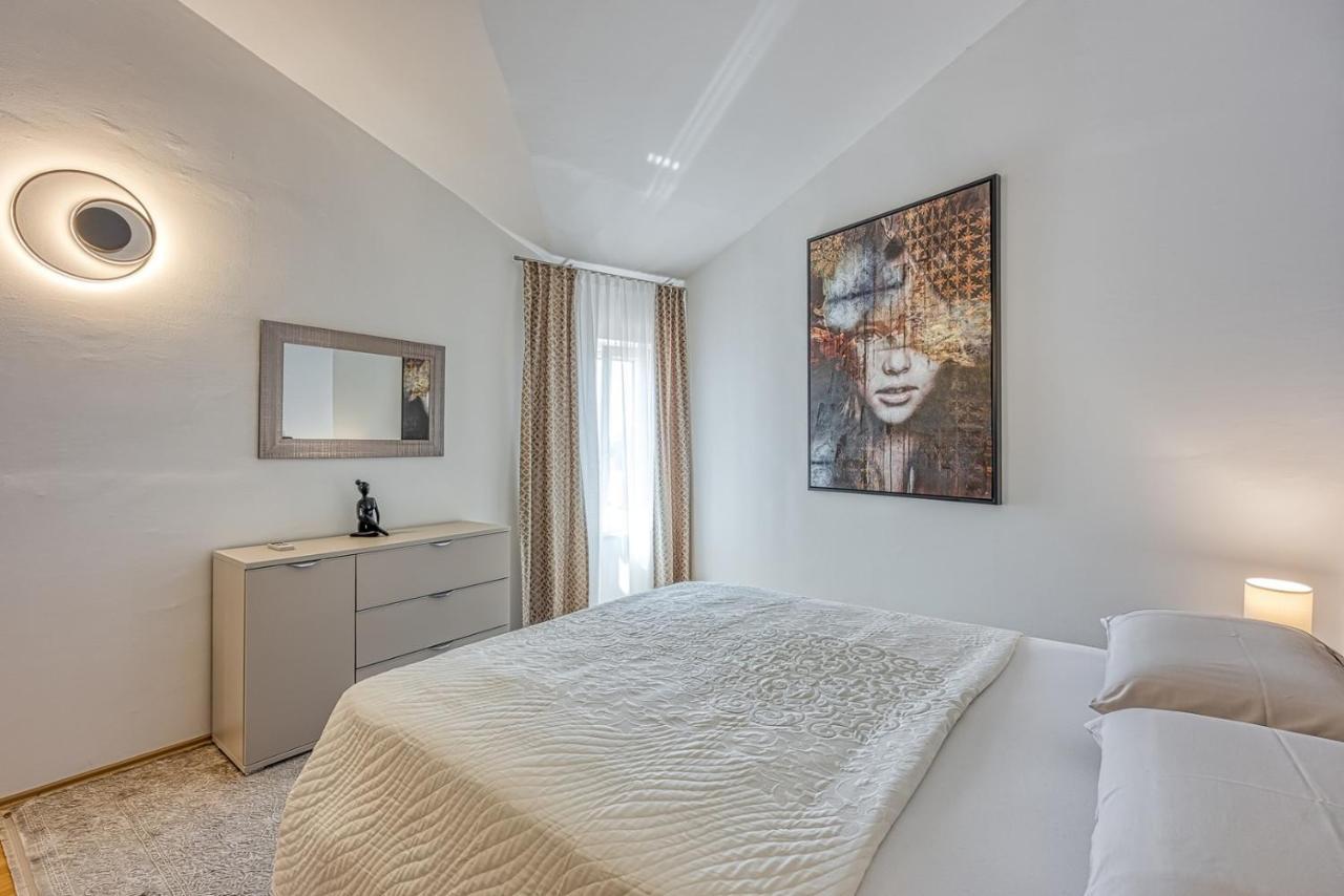 Sara Luxury In City Center โปเรช ภายนอก รูปภาพ